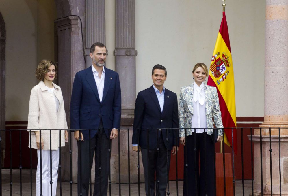 Los Reyes, acompaados del presidente Enrique Pea Nieto y su esposa...