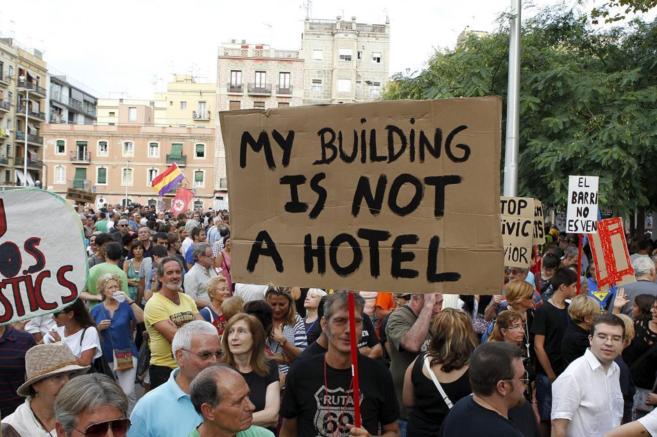 Manifestación en la Barceloneta contra los pisos turísticos y el...