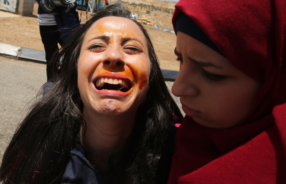 Una periodista jordana tras ser rociada con gas pimienta por las...