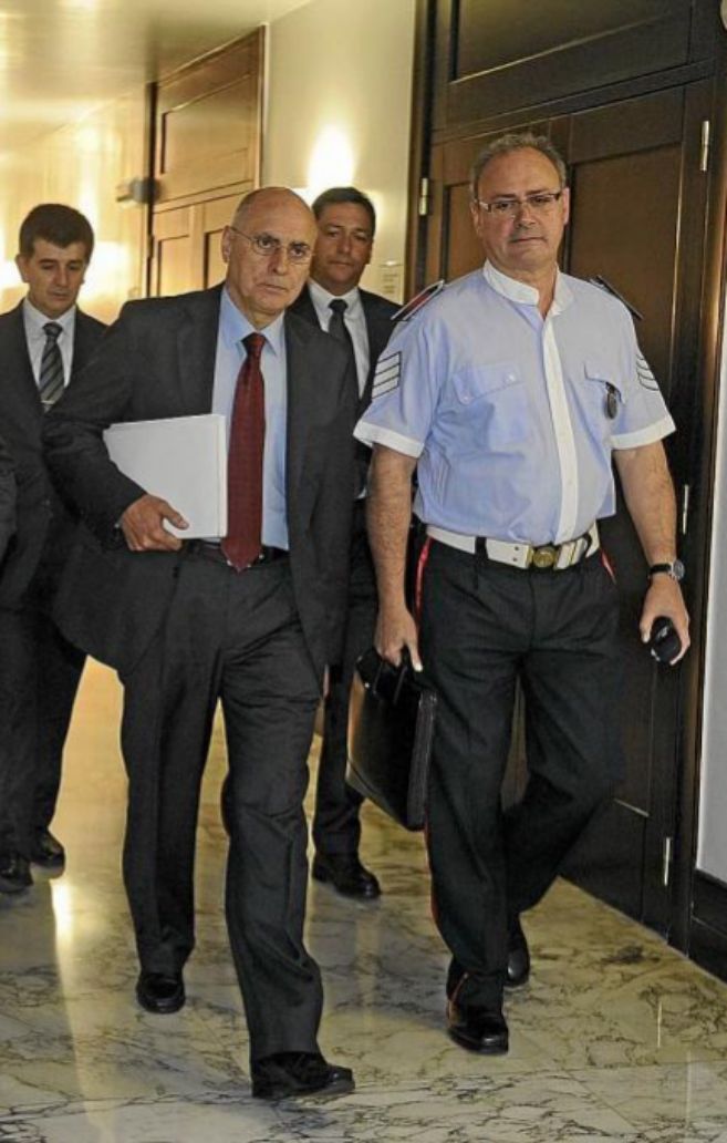 Jos Antonio Varela, con Rodolfo Ares en el Parlamento Vasco.