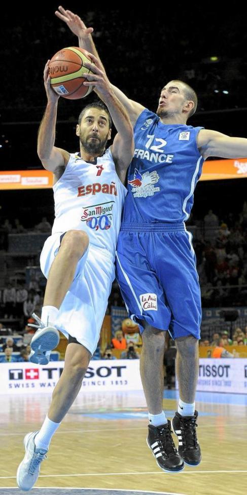Navarro, ante De Colo, en el Eurobasket 2011.