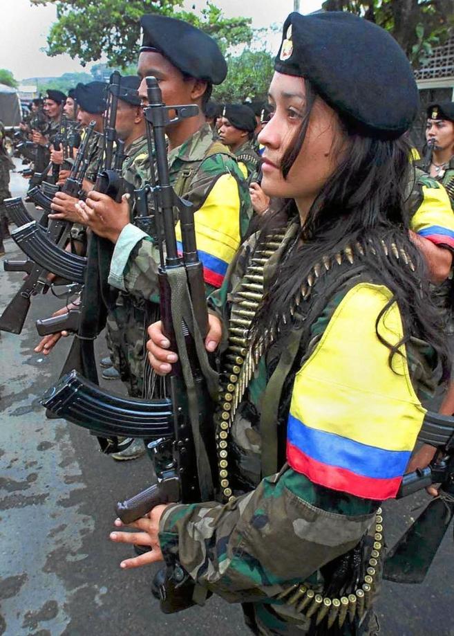 Soldados de las FARC durante un desfile militar en San Vicente del...