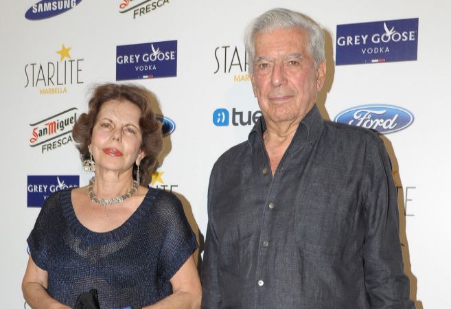 Mario Vargas Llosa y Patricia Vargas este verano durante el Starlite...
