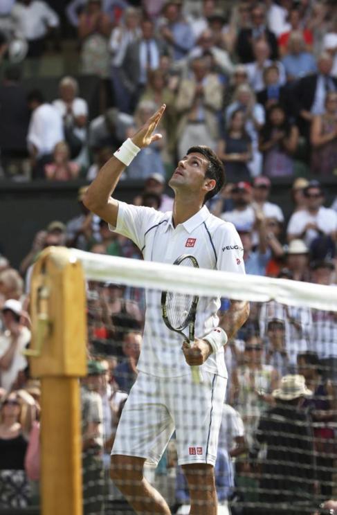 Novak Djokovic durante el partido ante Bernard Tomic.