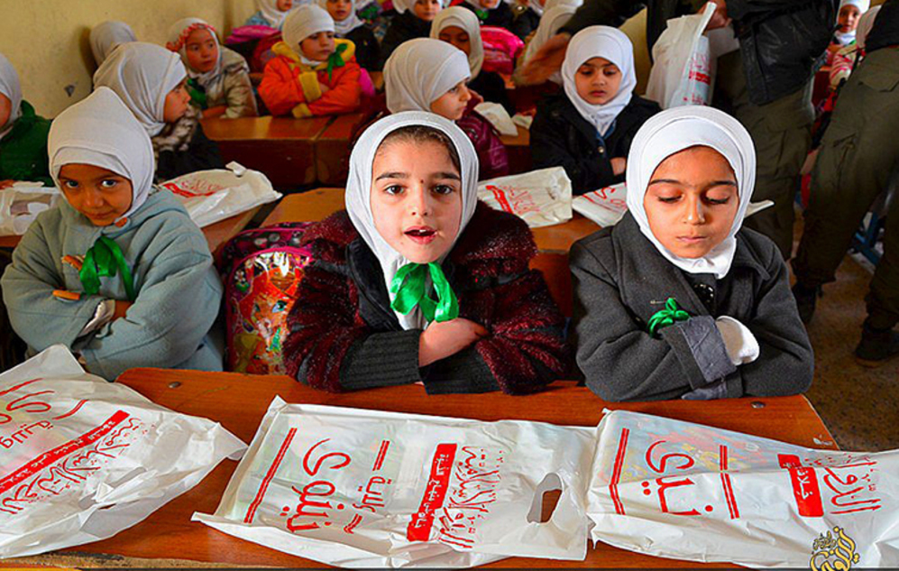 Unas niñas en una escuela de Mosul, 'capital iraquí' del...