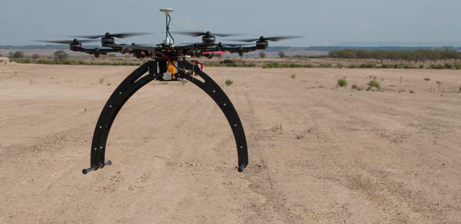 Dron utilizado en un curso para el uso civil de drones para...