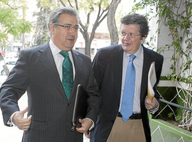 Joaqun Revuelta, en abril de 2013, junto al entonces alcalde de...