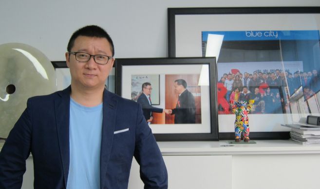El ciberactivista Geng Le en su oficina de 'Blue City', en...