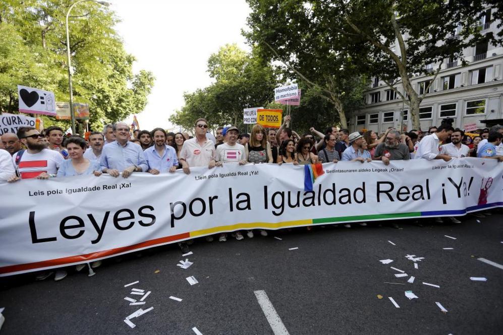 La manifestacin del Orgullo Gay, que ha recorrido las calles desde...