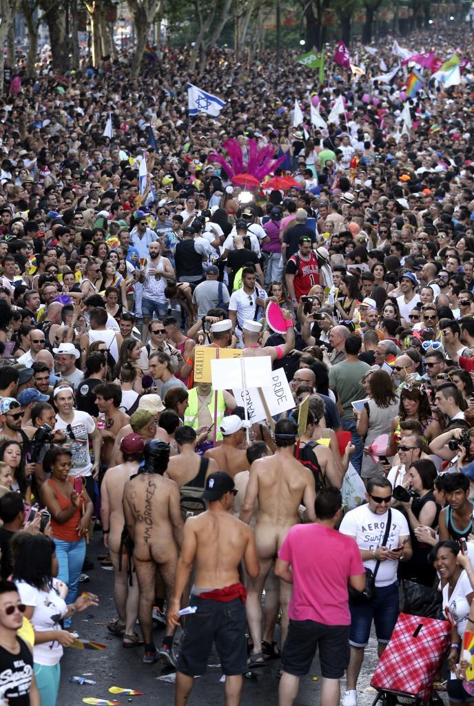 Un momento del desfile del dia del Orgullo Gay en Madrid.