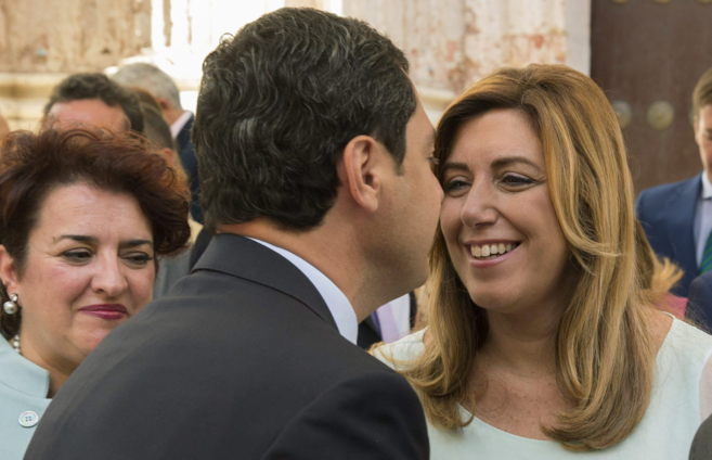 Susana Daz saluda al presidente del PP andaluz, Juan Manuel Moreno,...