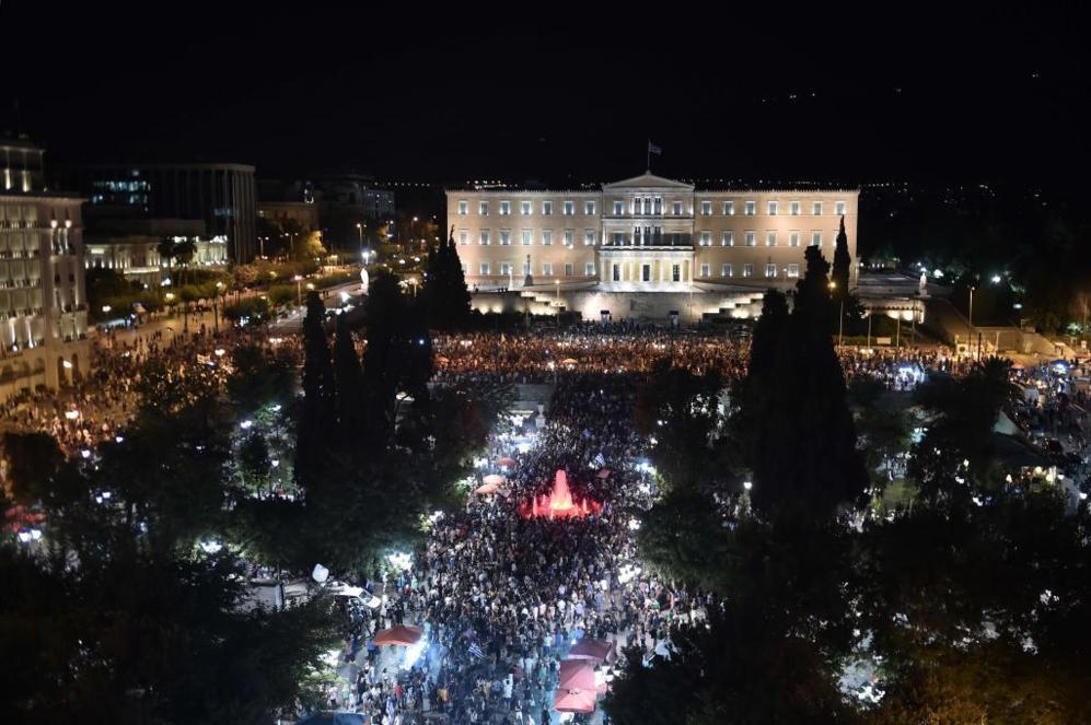 Vista area del Parlamento griego en Atenas, donde centenares de...