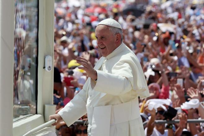 El Papa saluda a los fieles de Guayaquil.