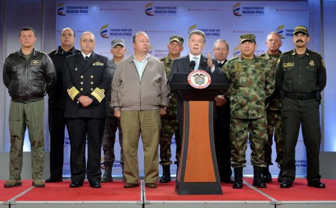Juan Manuel Santos, en el centro, presenta a la nueva cpula militar...