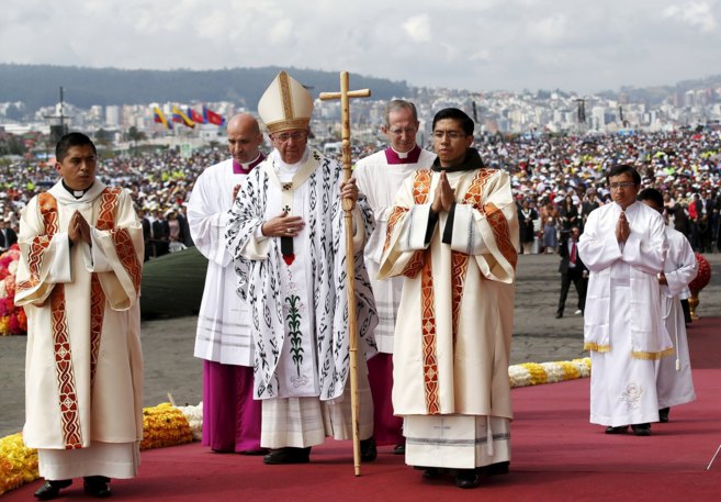 El Papa Francisco I durante la misa celebrada en Quito, Ecuador.