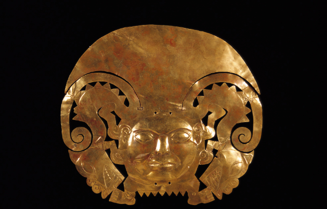 Corona de oro que representa un rostro humano flanqueado por felinos...