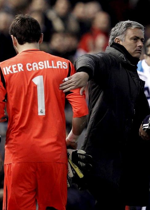 Casillas, junto a Mourinho en un encuentro de Copa en 2013.