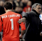 Casillas, junto a Mourinho en un encuentro de Copa en 2013.