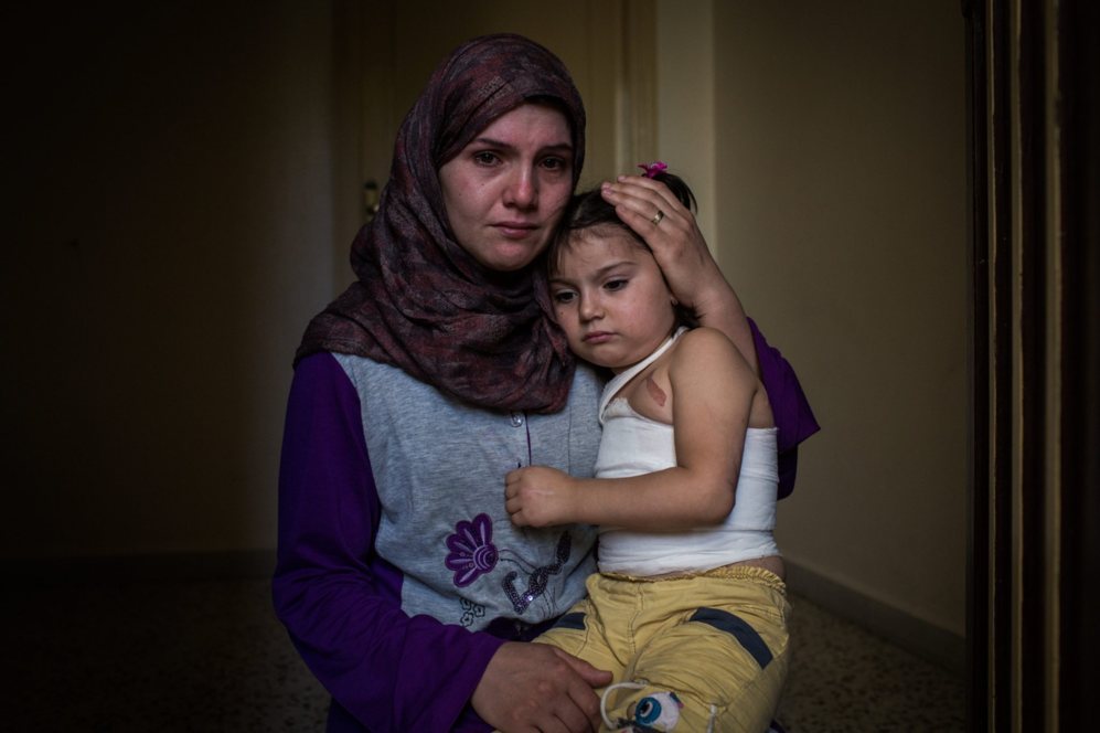 Una madre siria escap con su hija a Lbano desde Yabroud, Siria,...