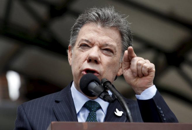 El Presidente colombiano durantel a presentacin de nuevos mandos...