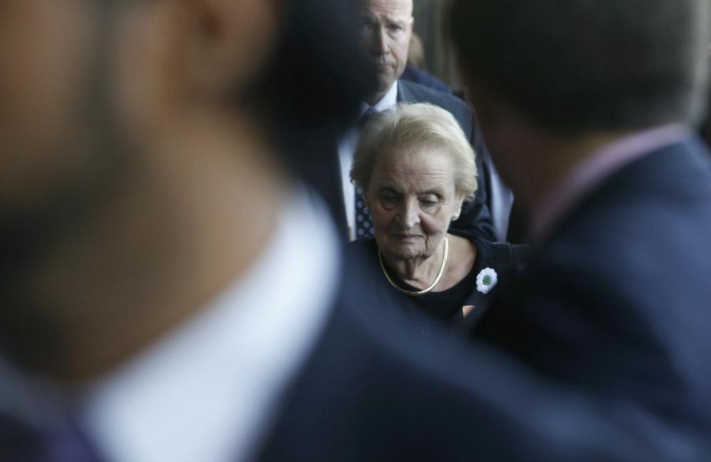 La ex secretaria de Estado de EEUU, Madeleine Albright, a su llegada...