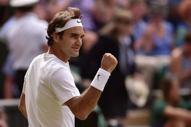 Roger Federer celebra su pase a la final de Wimbledon
