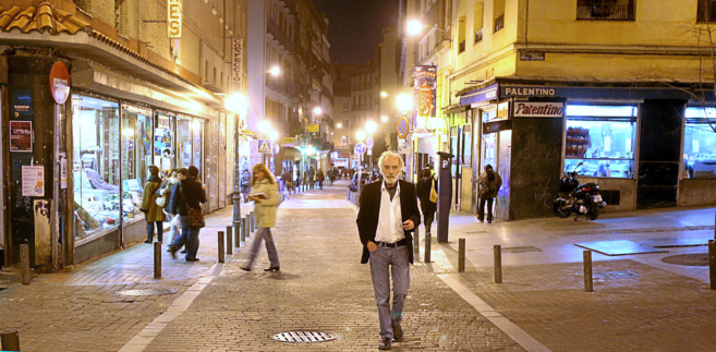 Imagen de archivo de Javier Krahe paseando por la calle del Pez de...