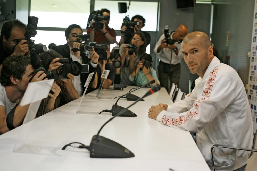 Zidane, con una chaqueta de chndal, apareci en rueda de prensa el...