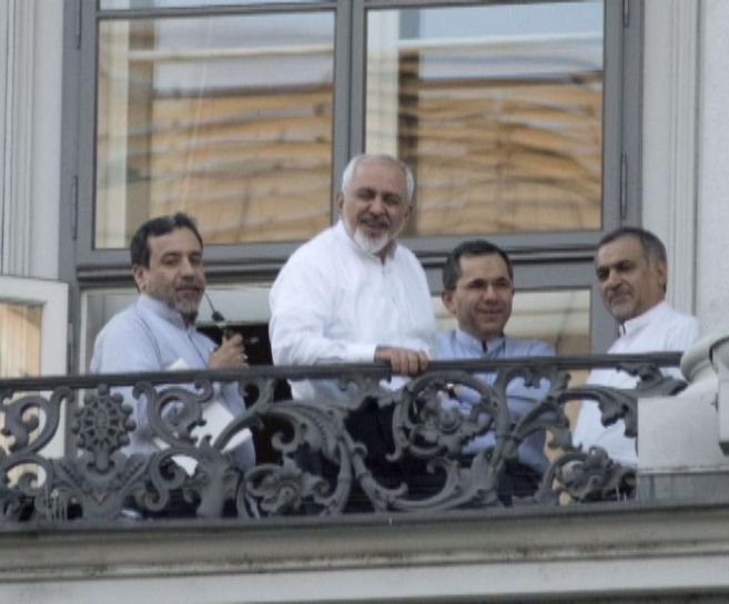 El ministro de Exteriores iraní, Zarif, en su hotel de Viena.