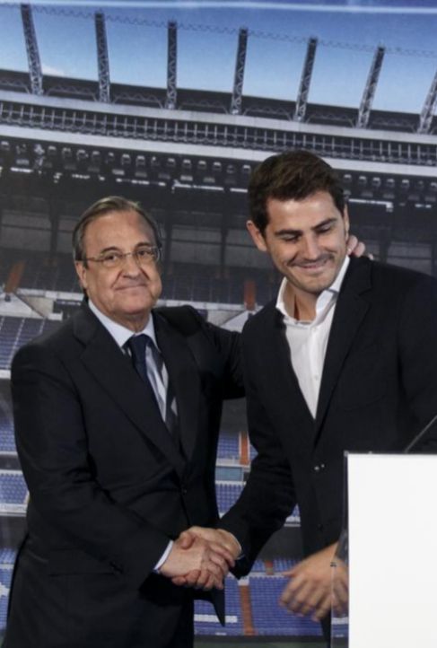 Florentino, junto a Casillas en el acto de despedida.