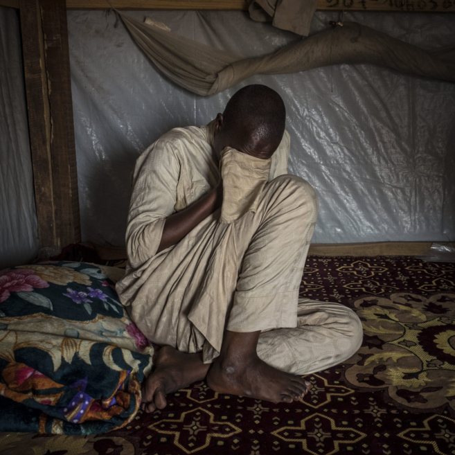 Un refugiado de Chad llora en un campo de refugiados en Repblica...