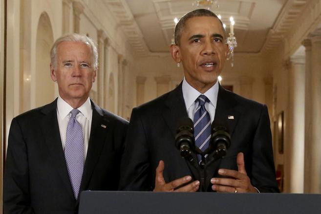 El presidente de EEUU, Barack Obama, junto al vicepresidente Joe...