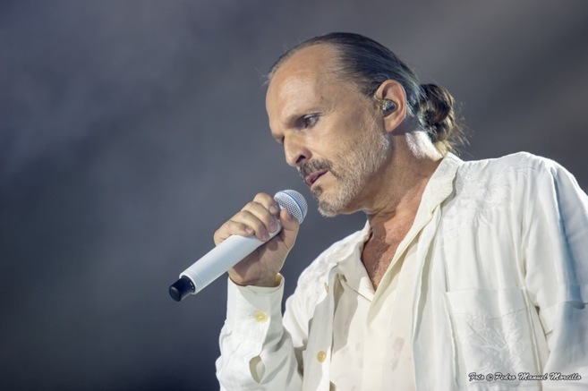 Miguel Bos, durante el concierto en Alicante