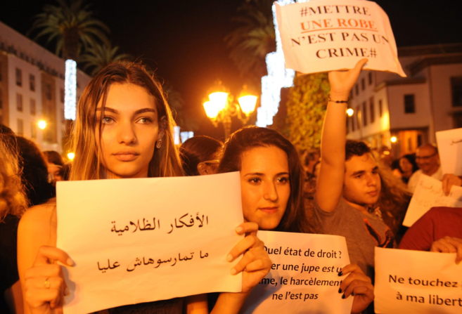 Manifestantes marroques contra el arresto de dos mujeres por...