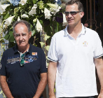 Javier Sanz, junto al Rey, en el Club Natico de Palma de Mallorca.