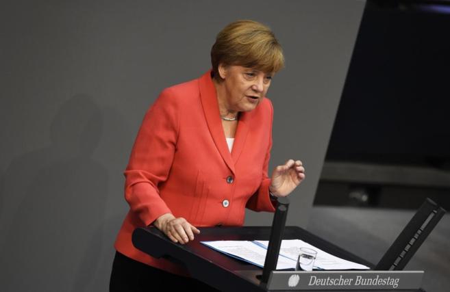 Angela Merkel durante su discuros frente al Palarmento alemán.