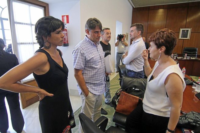 Teresa Rodrguez y dos diputados de Podemos con Mallo y Castro, de...