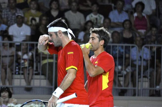 Marrero y Lpez, durante el partido de dobles.