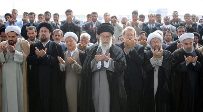 El lder supremo de Irn, el ayatol Al Jamenei en un acto para...