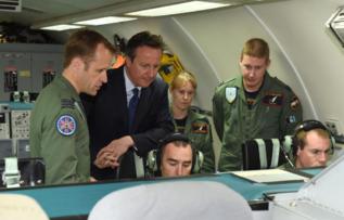 Cameron, en una visita a los cuarteles de la RAF.