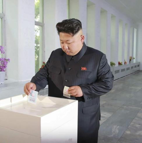 Kim Jong-un deposita su papeleta en las elecciones locales, en...