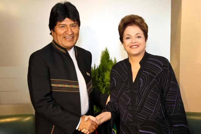 Dilma Rousseff, presidenta de Brasil, y su homlogo boliviano, Evo...