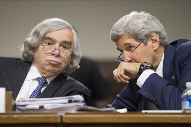 Kerry con el secretario de Energa Ernest Moniz en el comit de...