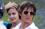 Tom Cruise y su chica, que guarda un gran parecido con Katie Holmes.