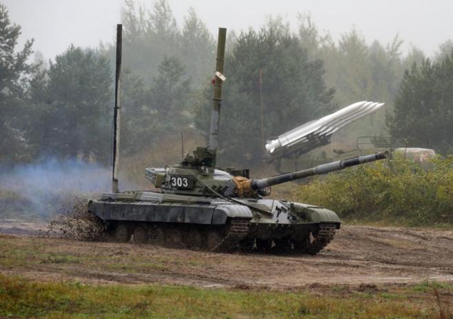 Un carro de combate ucraniano durante unas maniobras militares del...