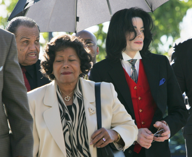 Joe Jackson (izq.), junto al fallecido Michael Jackson.