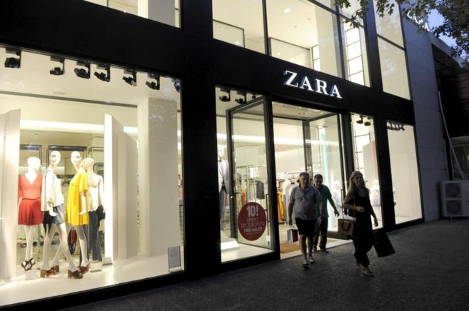 Exterior de una tienda Zara en la ciudad de Atenas