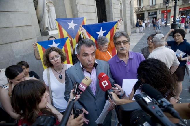 Santiago Espot, ante los medios en 2012.