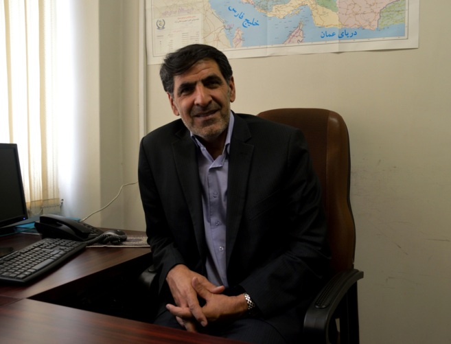 Javad Etaat en su despacho de la universidad de Tehern.