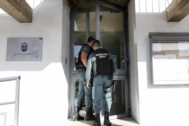 La Guardia Civil inspeccion el Ayuntamiento de Valdemoro dentro de...